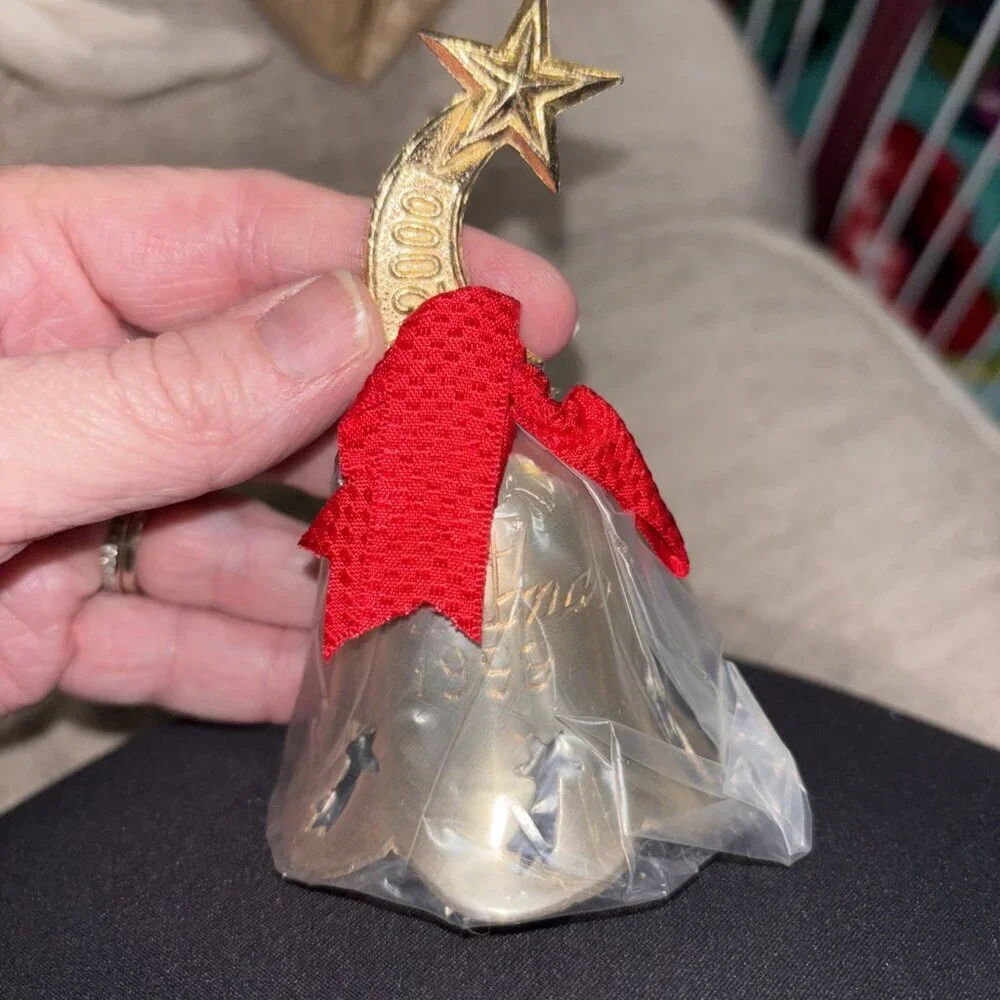 Vintage Christmas Bell 1999 Silverplated Engraved International Silver Co NTS